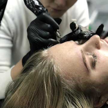 Татуаж брів у салоні 