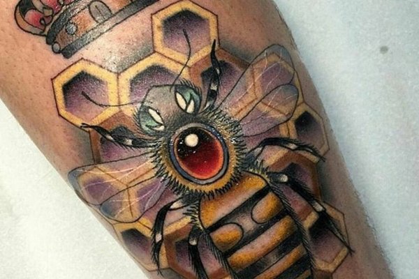 1652075971_28-o-tendencii-com-p-tatu-pchela-foto-28