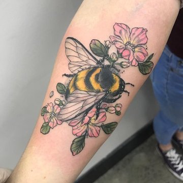 1652075971_38-o-tendencii-com-p-tatu-pchela-foto-38