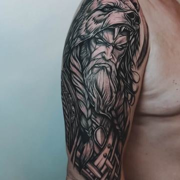 Тату викинга на плече