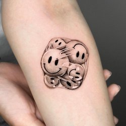 Все о тату в виде смайла