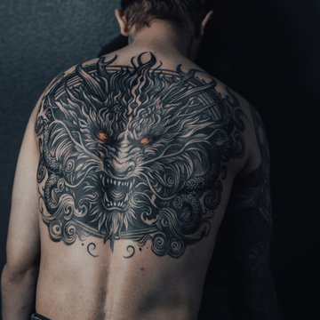 тату на мужской спине