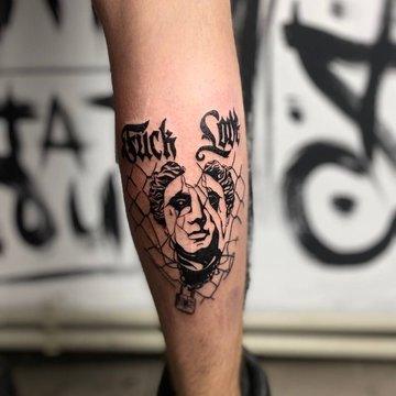 тату на ноге