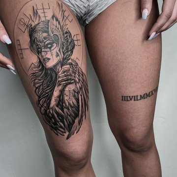 тату графика на ногах