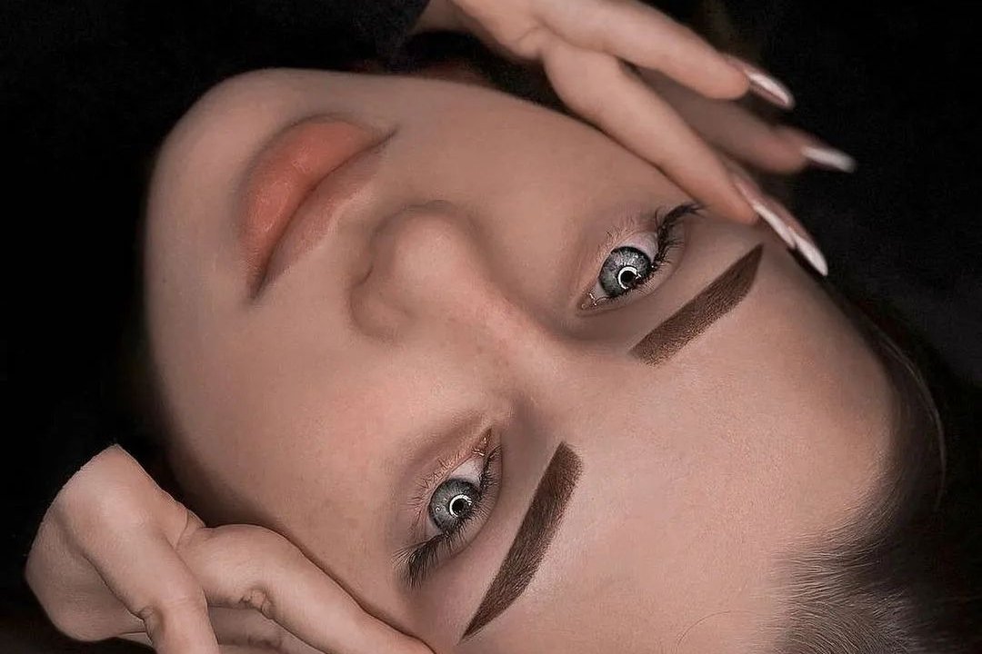 Перманентний макіяж брів клієнтки салону