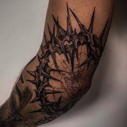 Мужские тату на локтях