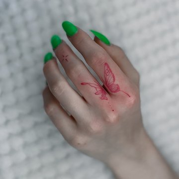 тату на пальцах