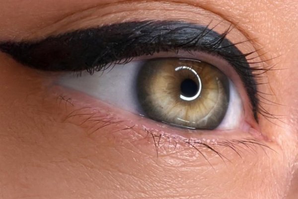 Перманентний татуаж повік класична стрілка