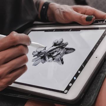 Створення квіткового тату-ескізу на планшеті