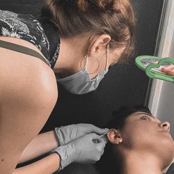 Пирсинг - игла или пистолет