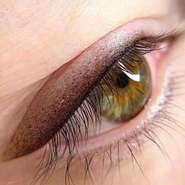 Перманентний макіяж повік тіньова стрілка