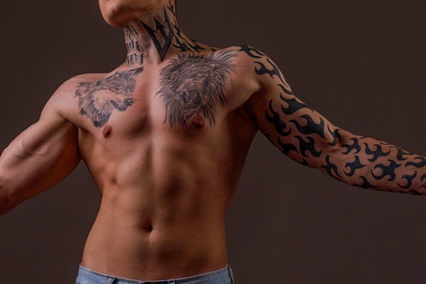 Леви на грудях, тату рукав