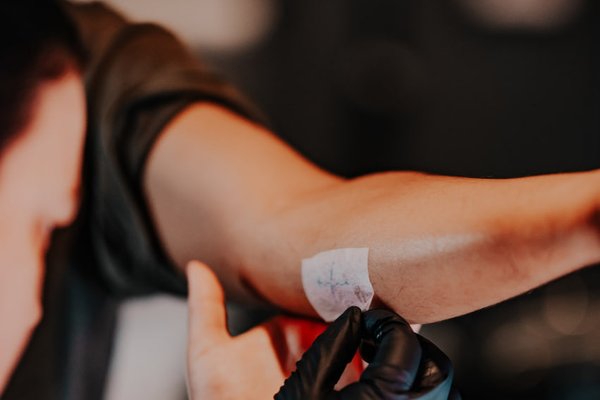 подготовка руки к нанесению тату