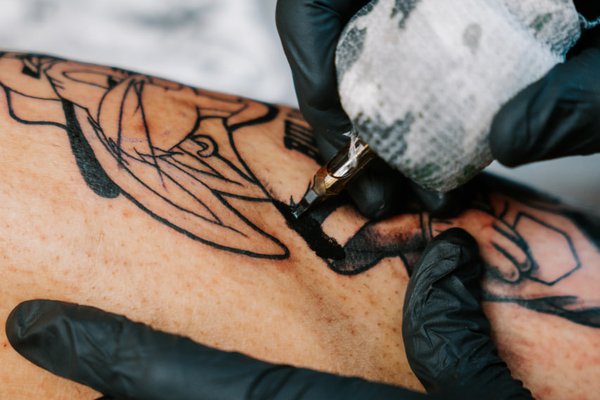 нанесение тату