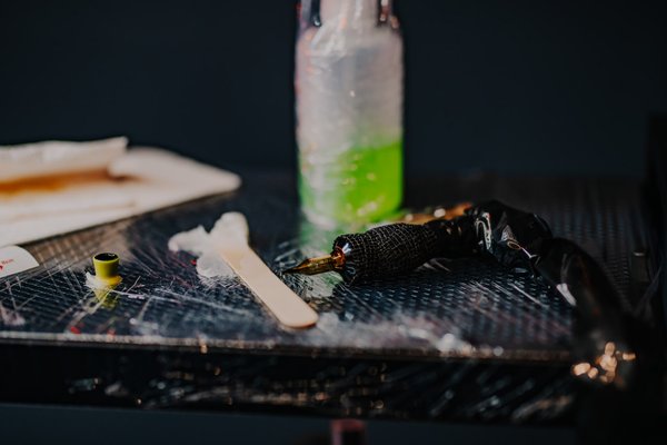 стерильные инструменты тату-мастера