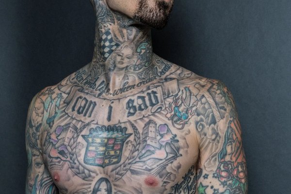 travis-barker-gq-16