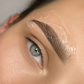 Татуаж брів під анестетичним гелем