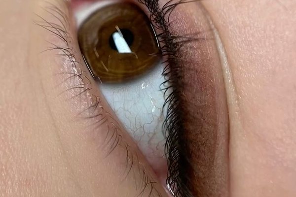 Перманентний макіяж повік міжвійка натуральна